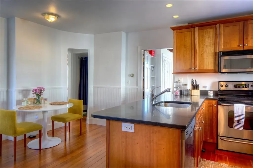 2 Perry Street Newport RI 02840