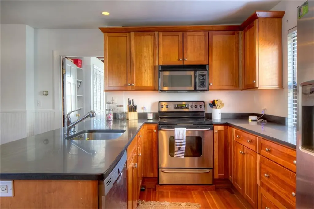 2 Perry Street Newport RI 02840