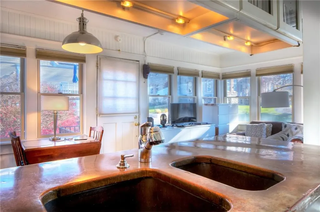 2 Perry Street Newport RI 02840