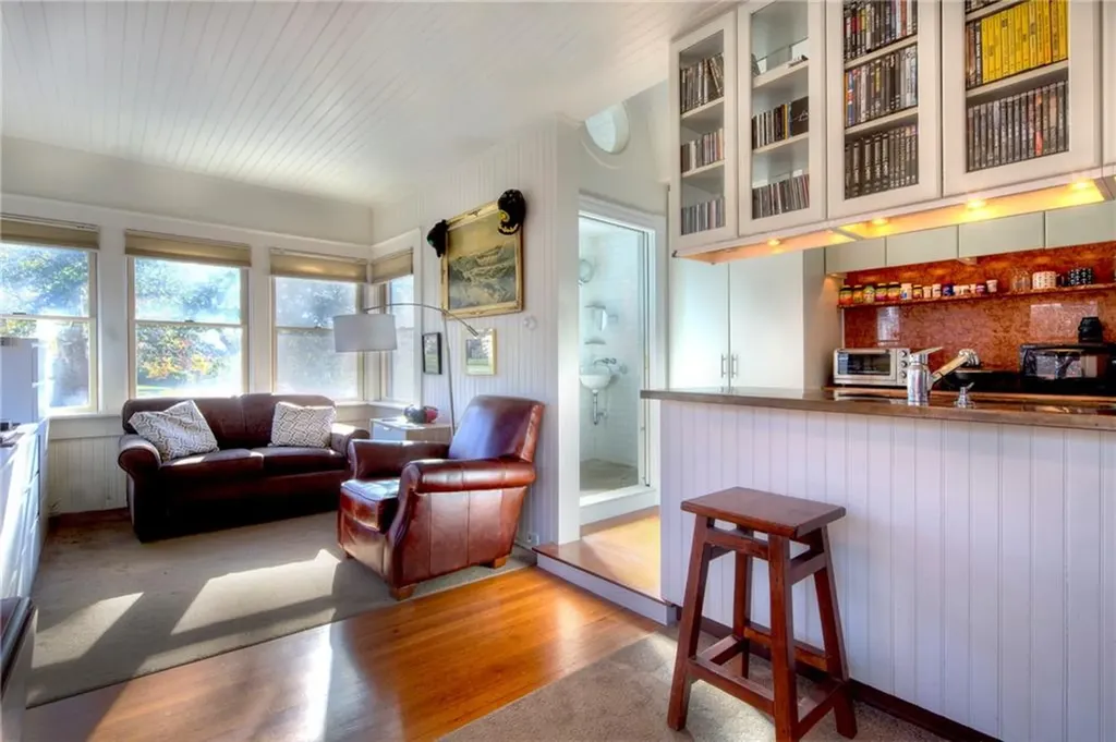 2 Perry Street Newport RI 02840