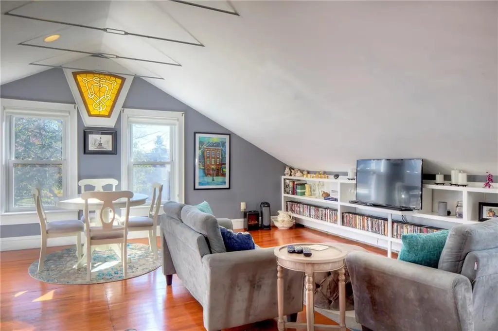 2 Perry Street Newport RI 02840