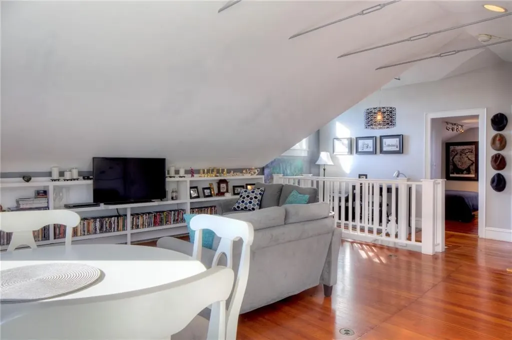 2 Perry Street Newport RI 02840