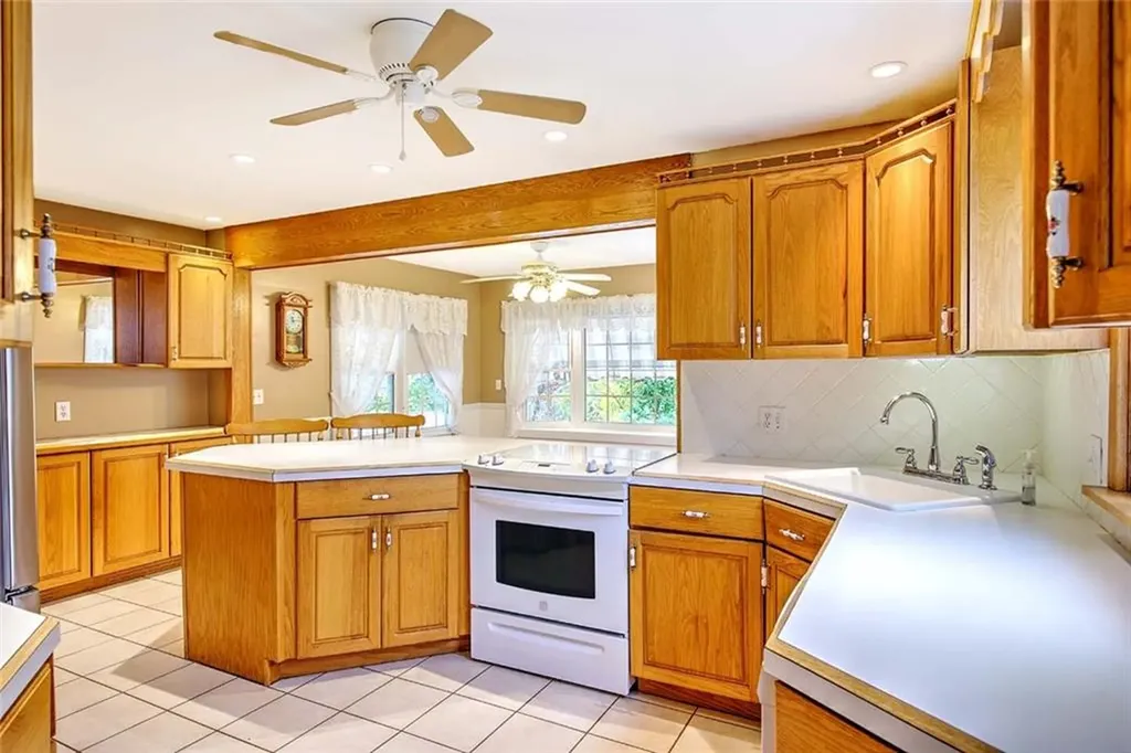 98 Iroquois Road Cumberland RI 02864