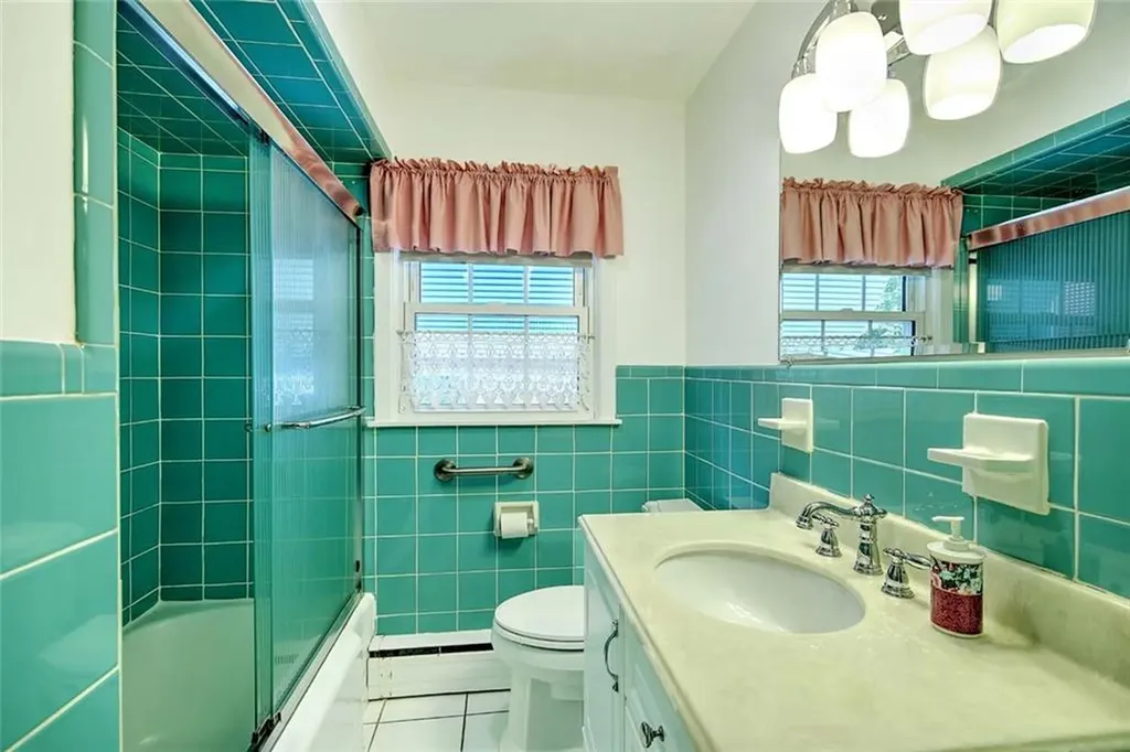 98 Iroquois Road Cumberland RI 02864