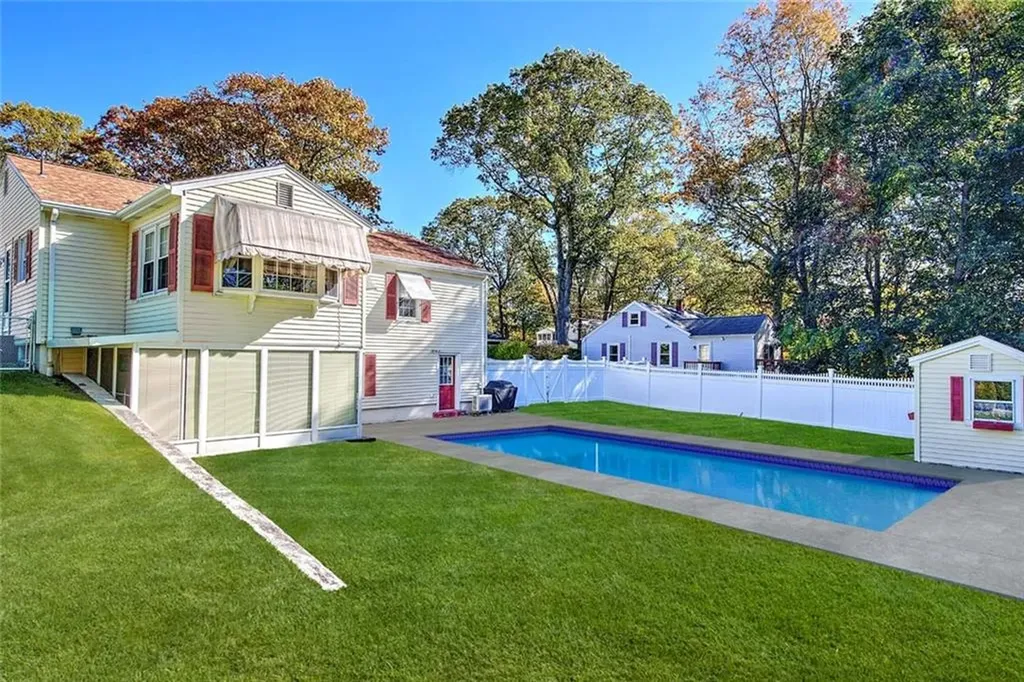 98 Iroquois Road Cumberland RI 02864