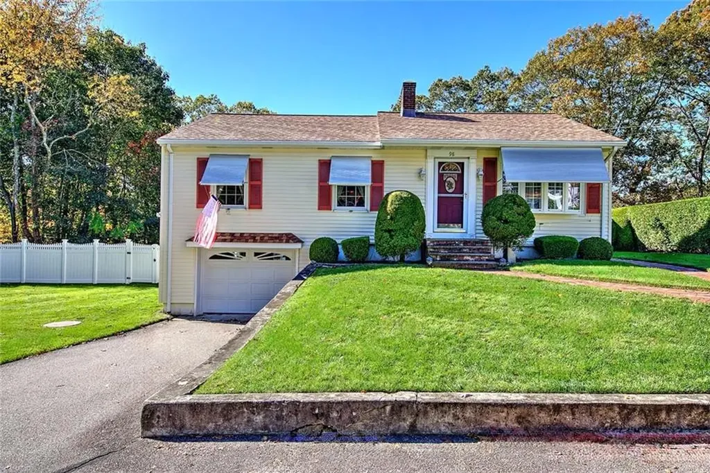98 Iroquois Road Cumberland RI 02864