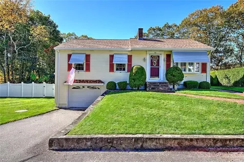 98 Iroquois Road Cumberland RI 02864