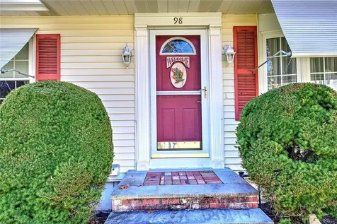 98 Iroquois Road Cumberland RI 02864