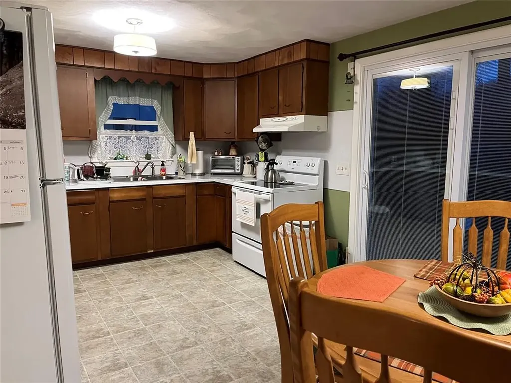 77 Birchwood Lane West Warwick RI 02893