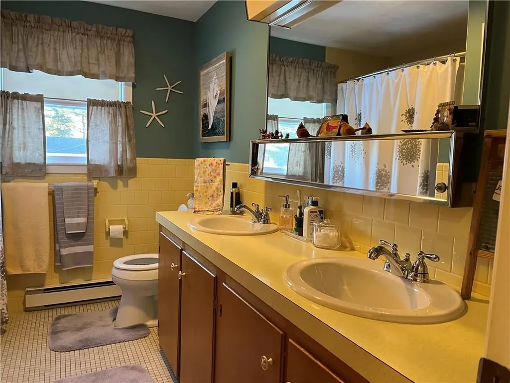 77 Birchwood Lane West Warwick RI 02893