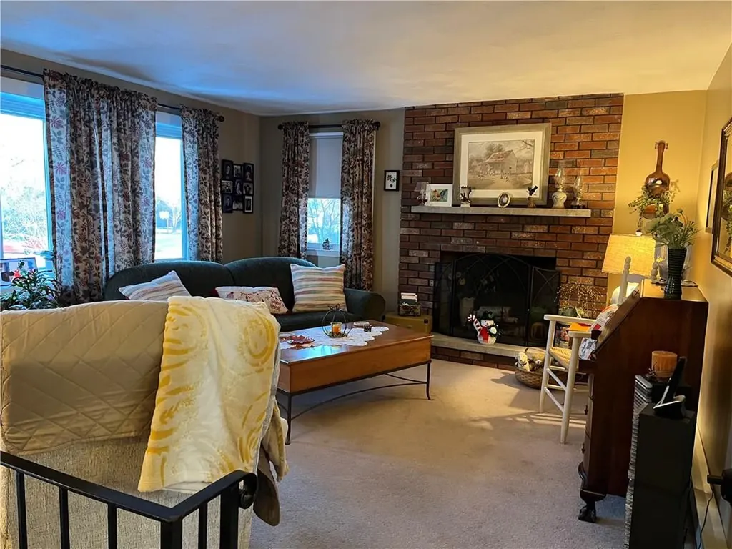 77 Birchwood Lane West Warwick RI 02893