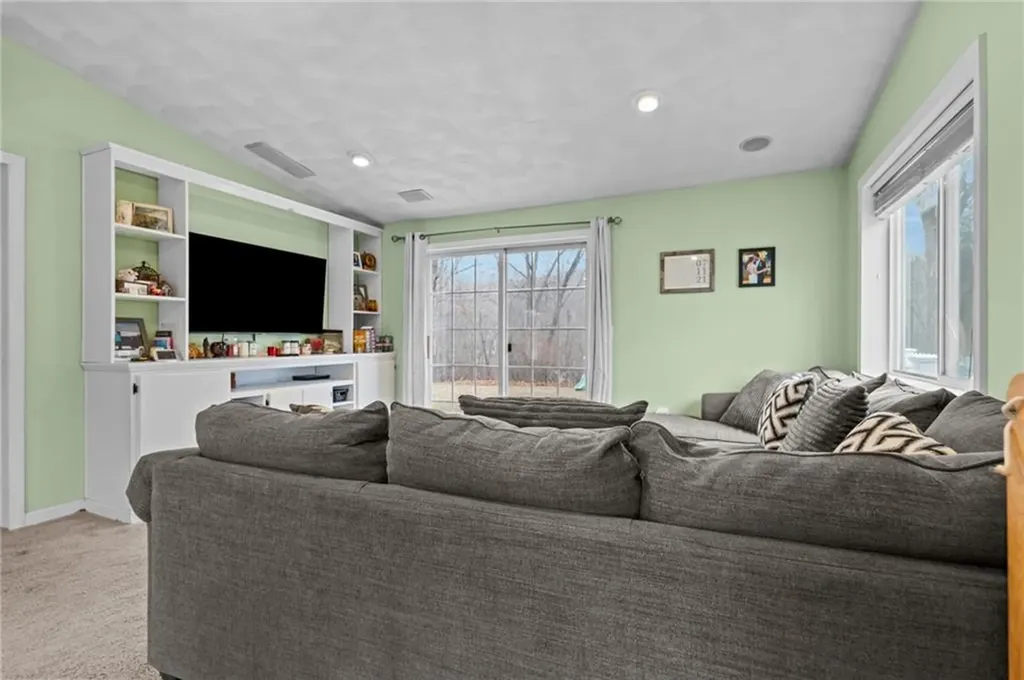 33 New York Avenue Cumberland RI 02864