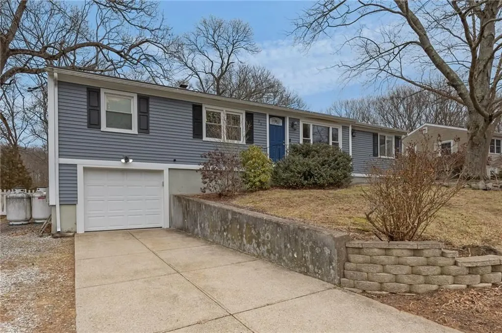 33 New York Avenue Cumberland RI 02864