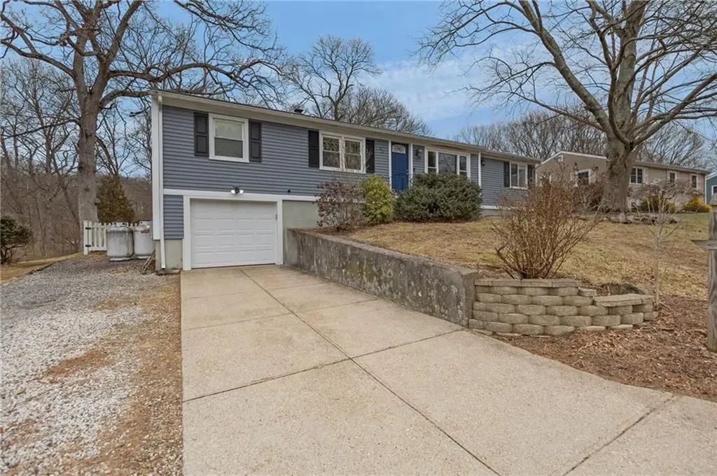 33 New York Avenue Cumberland RI 02864