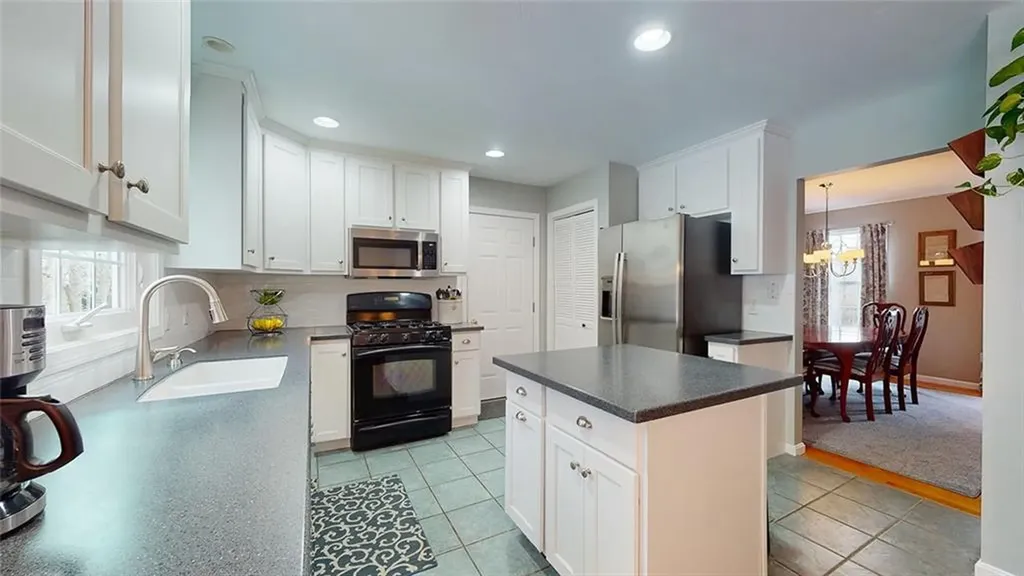 24 Ridge Crest Lane South Kingstown RI 02879