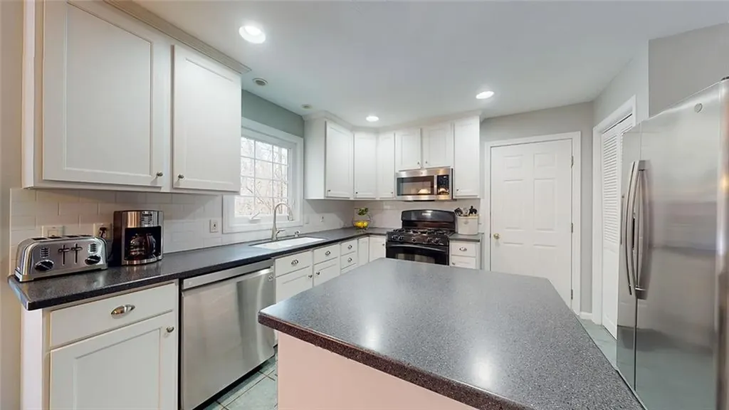 24 Ridge Crest Lane South Kingstown RI 02879