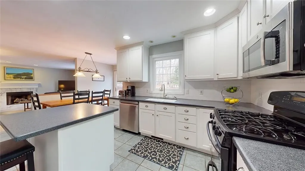 24 Ridge Crest Lane South Kingstown RI 02879