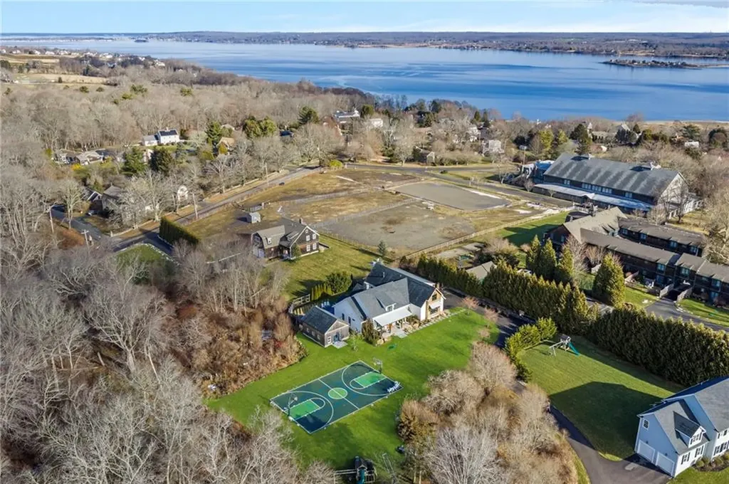 12 Taylor Road Portsmouth RI 02871