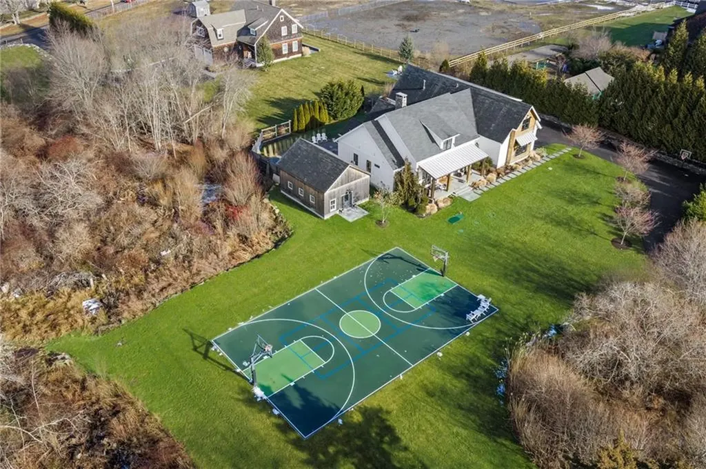 12 Taylor Road Portsmouth RI 02871