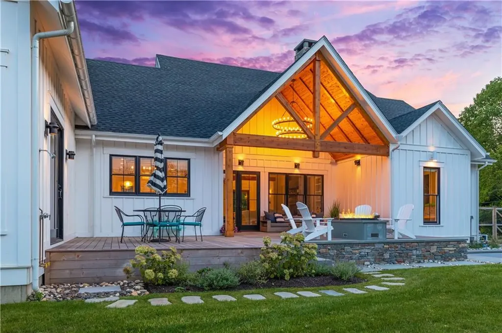 12 Taylor Road Portsmouth RI 02871