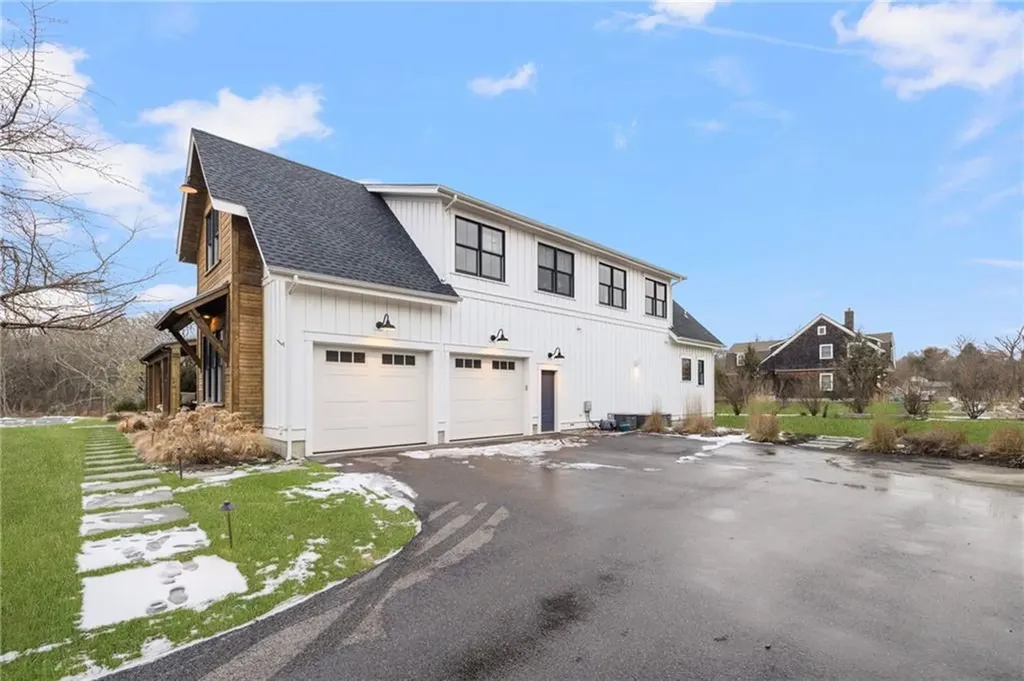 12 Taylor Road Portsmouth RI 02871