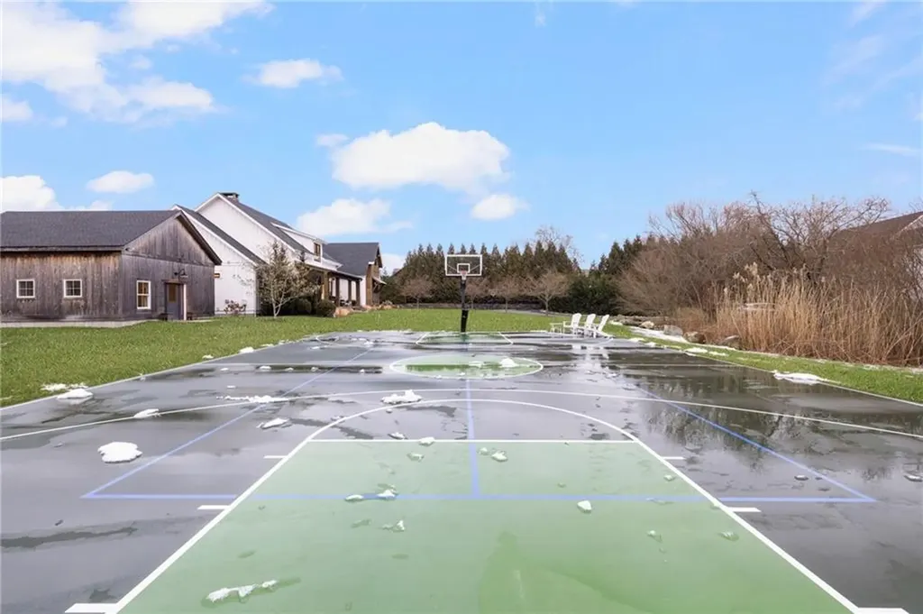 12 Taylor Road Portsmouth RI 02871