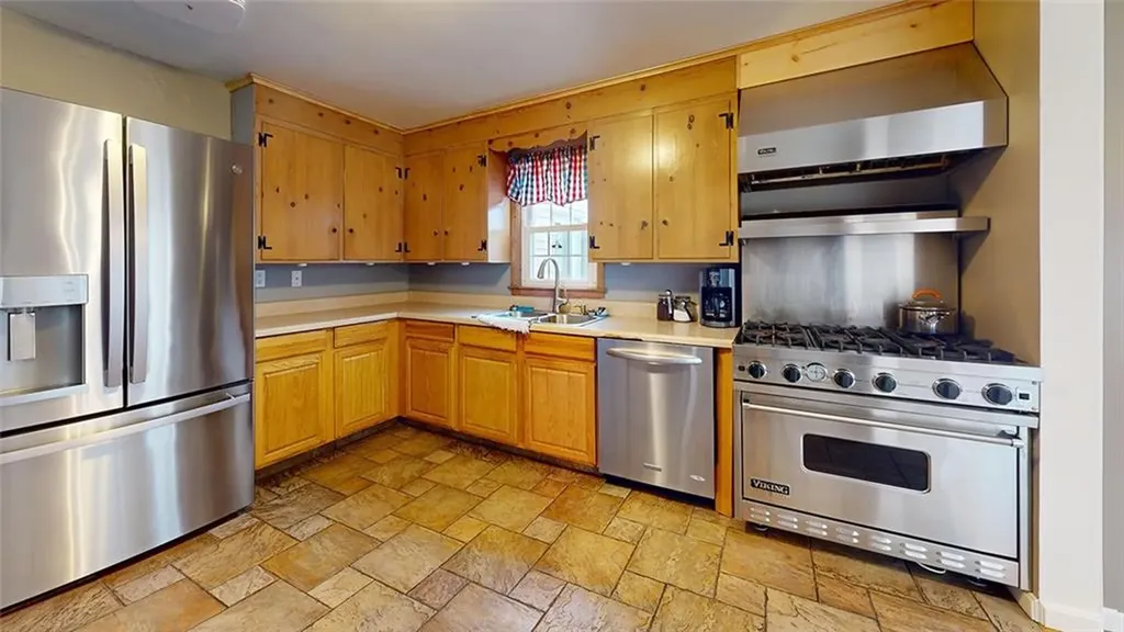 6 Meadowcrest Drive East Providence RI 02915