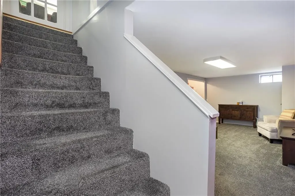 68 Fox Run Cranston RI 02921