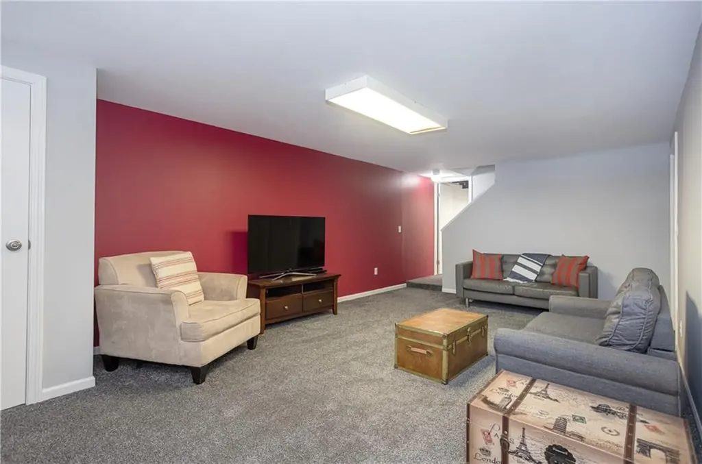 68 Fox Run Cranston RI 02921