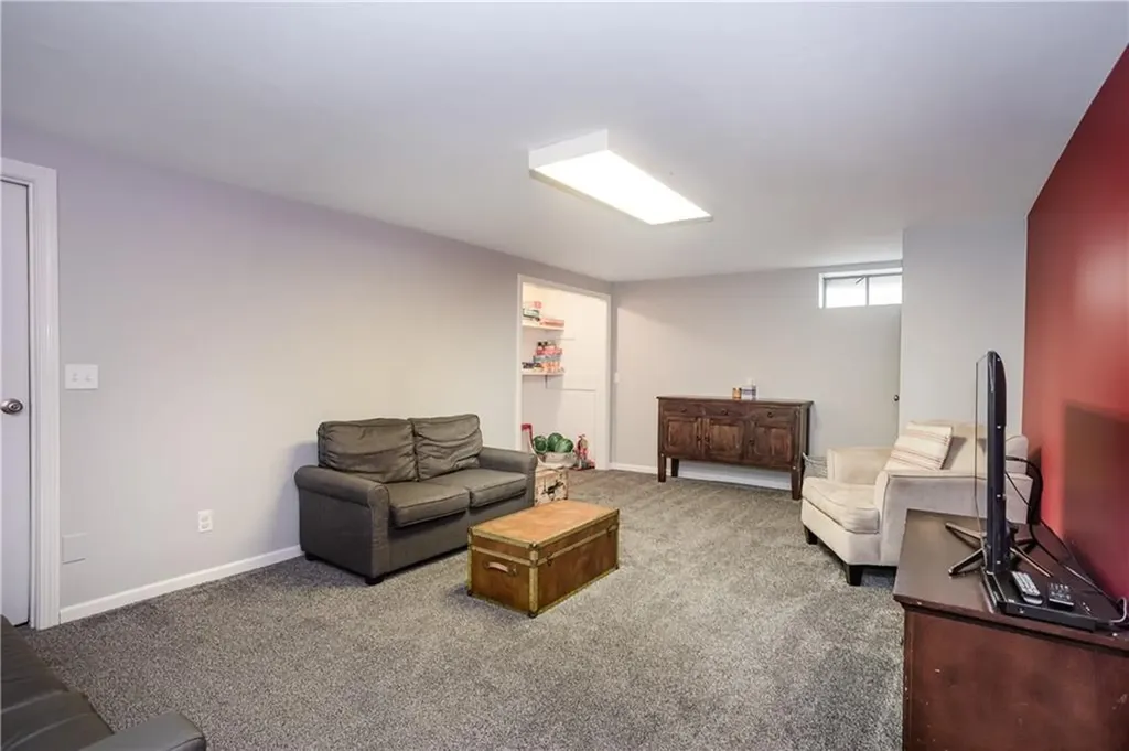 68 Fox Run Cranston RI 02921