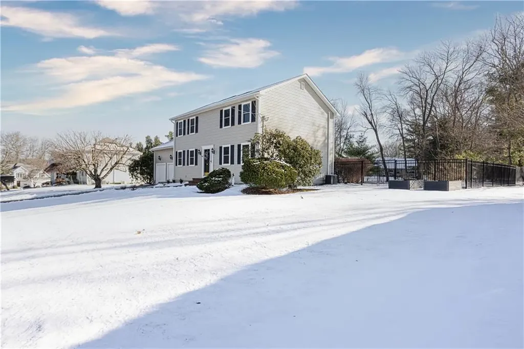 68 Fox Run Cranston RI 02921