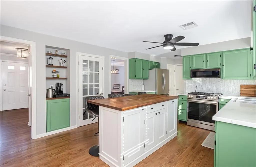 68 Fox Run Cranston RI 02921