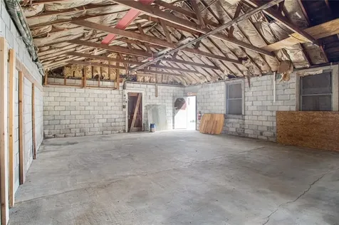 39 Main Road Tiverton RI 02878