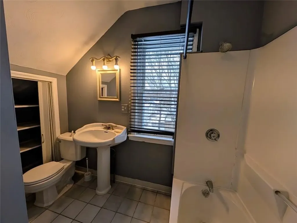 103 Burnside Avenue East Providence RI 02915