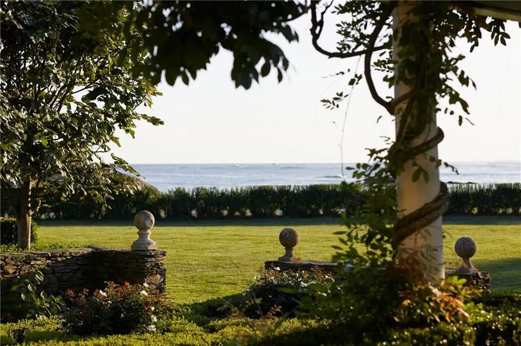 6 Price's Cove Avenue Newport RI 02840