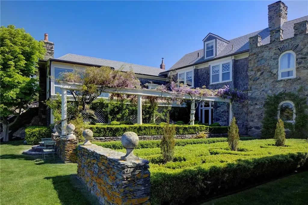 6 Price's Cove Avenue Newport RI 02840