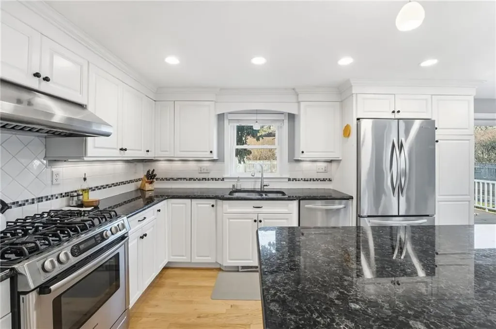 39 Secluded Drive South Kingstown RI 02879