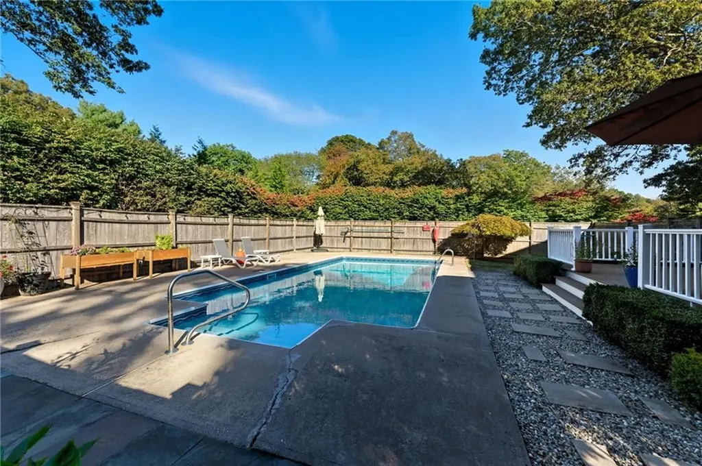 39 Secluded Drive South Kingstown RI 02879