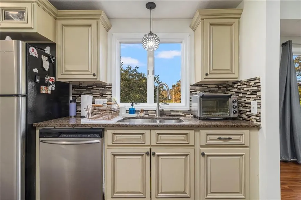 58 Needle Grove Point North Providence RI 02904