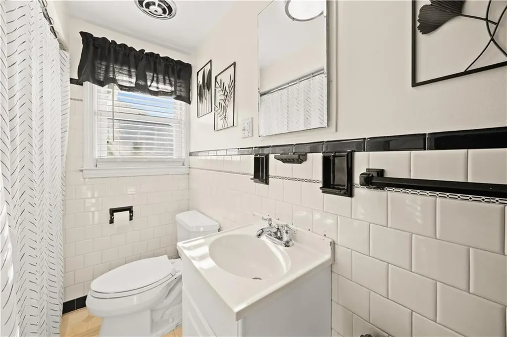 52 Earl Street West Warwick RI 02893