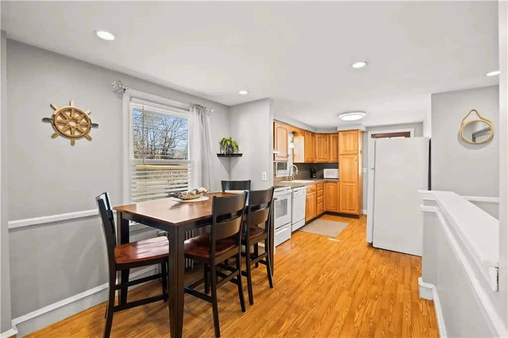 52 Earl Street West Warwick RI 02893