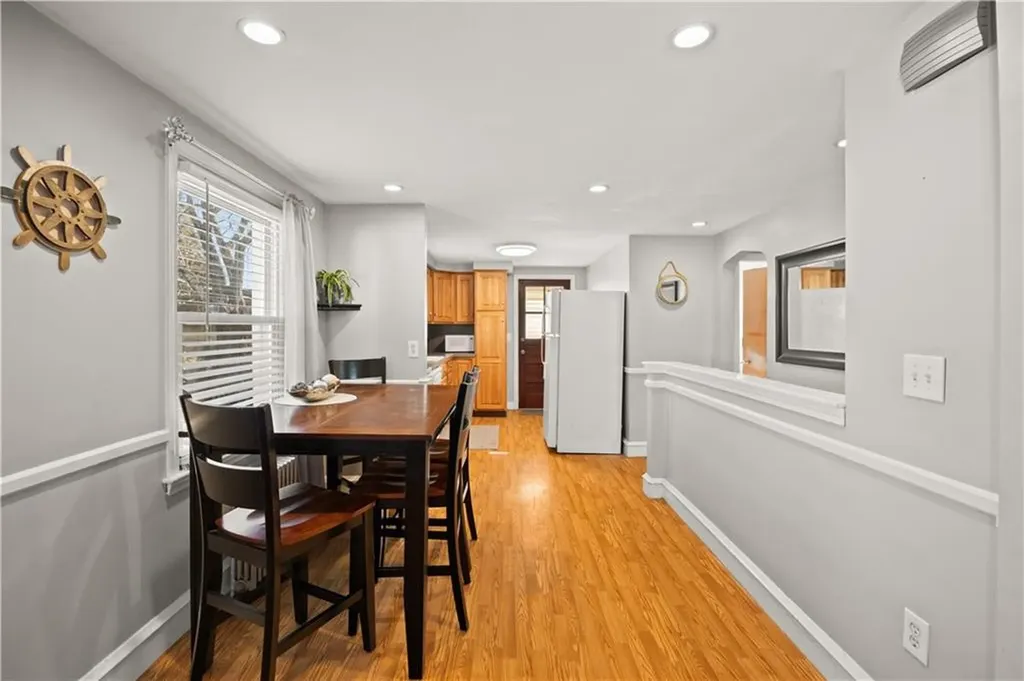 52 Earl Street West Warwick RI 02893