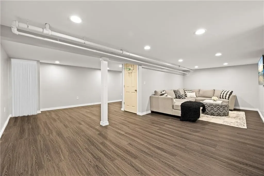 52 Earl Street West Warwick RI 02893