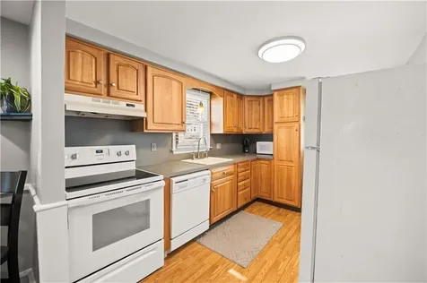 52 Earl Street West Warwick RI 02893