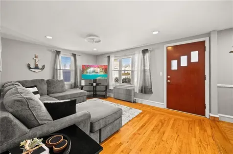 52 Earl Street West Warwick RI 02893