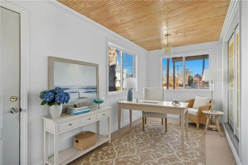 16 Courtway Street Narragansett RI 02882