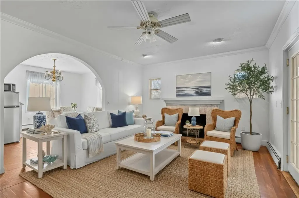 16 Courtway Street Narragansett RI 02882