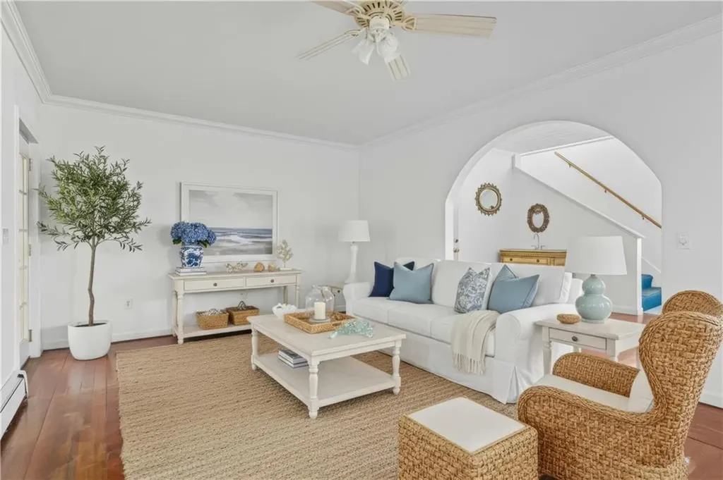 16 Courtway Street Narragansett RI 02882