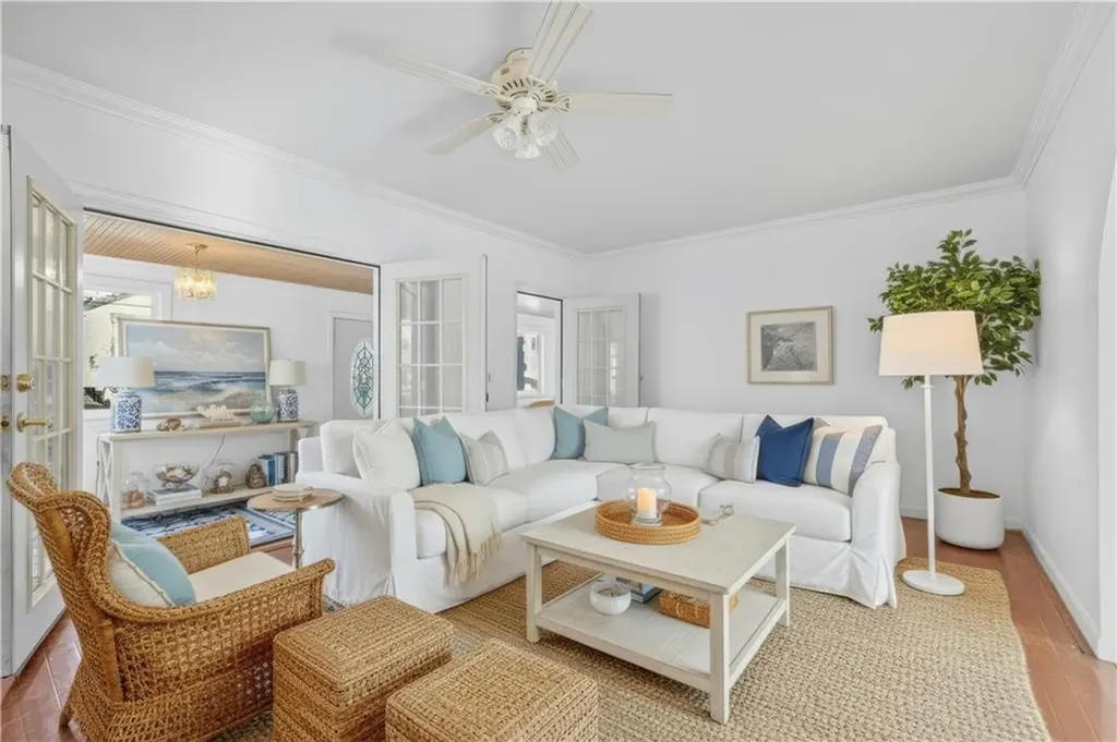 16 Courtway Street Narragansett RI 02882