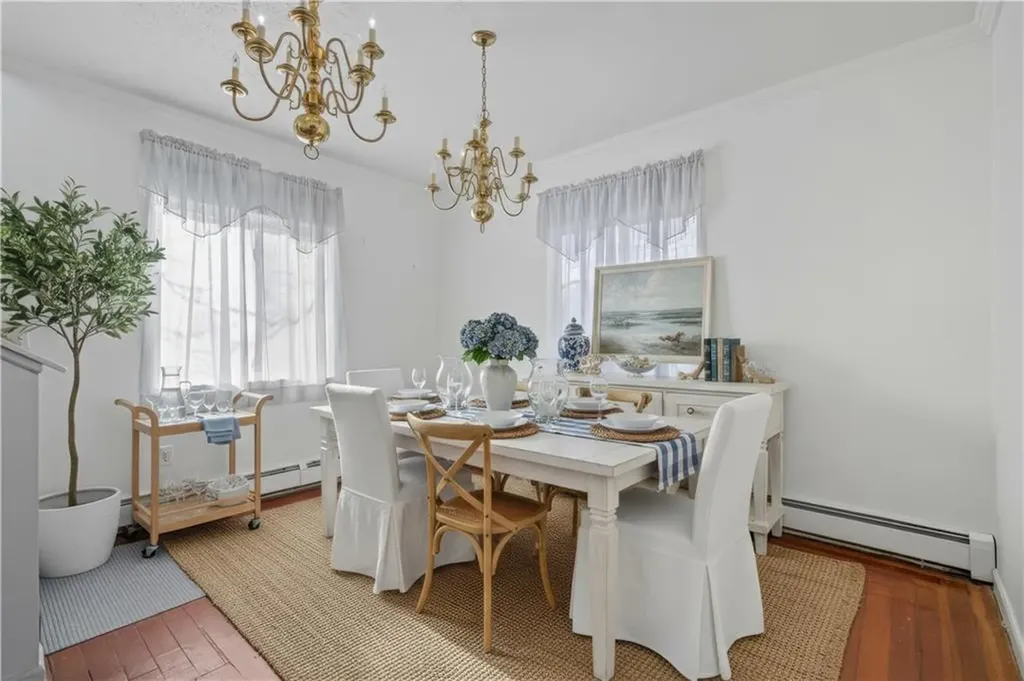 16 Courtway Street Narragansett RI 02882